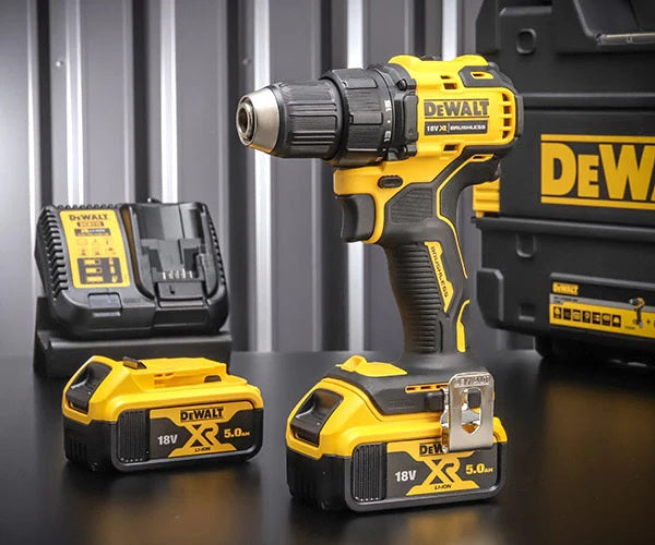 DEWALT(デウォルト) 電動工具 DCD708P2-JP 18V ブラシレス・ドリルドライバー 穴あけ 締付工具 コンパクト ハイパワー バッテリー2個付