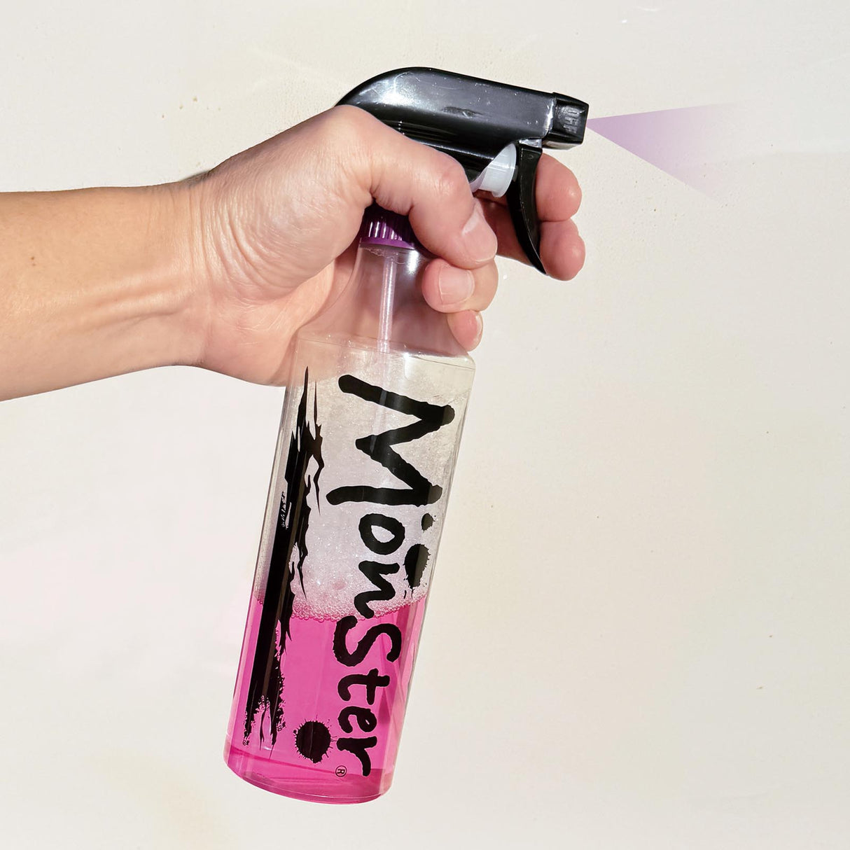 プロスタッフ モンスター リロード P208 自由自在にスプレーできるモンスター専用ボトル!